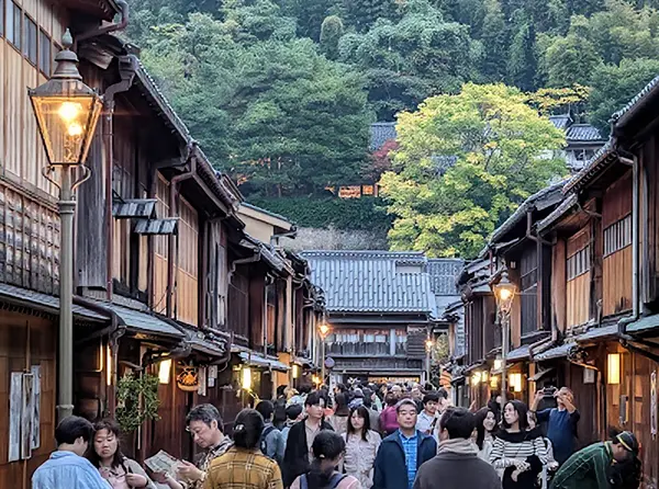 Higashi Chaya District