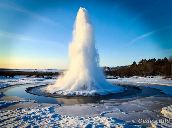 Geysir Geothermal Area / Strokkur