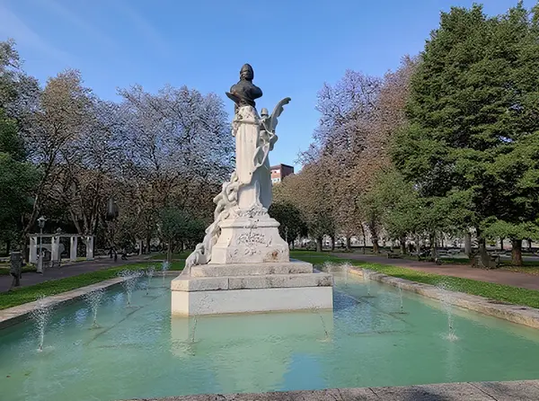 Quiet time in Doña Casilda Iturrizar park