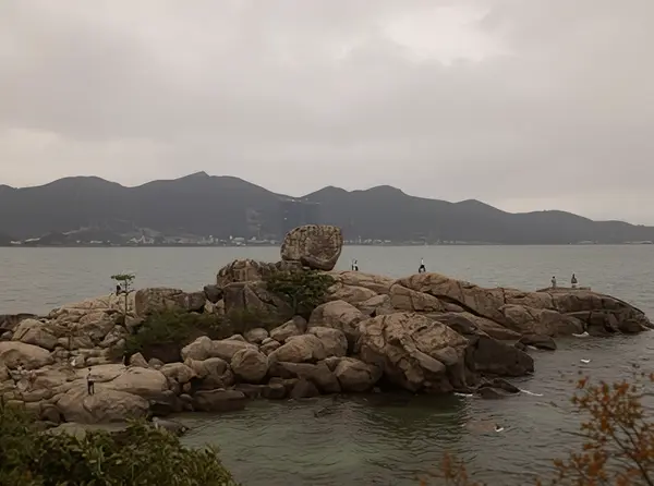 Hon Chong Promontory (Hòn Chồng)