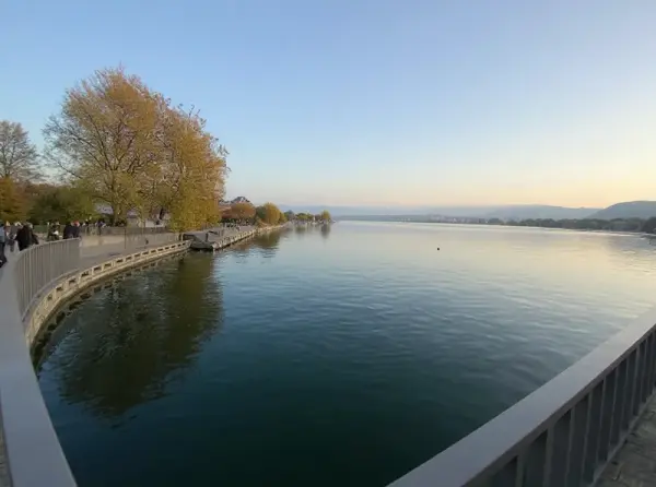 Lake Zurich (Lake Zürich promenade / Bürkliplatz)