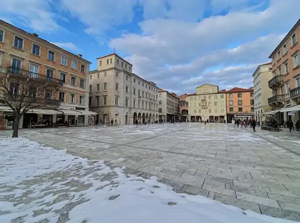 People's Square (Pjaca)