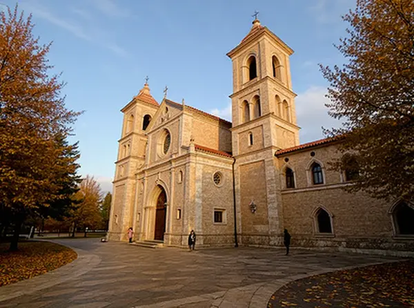 Santa Cruz Monastery