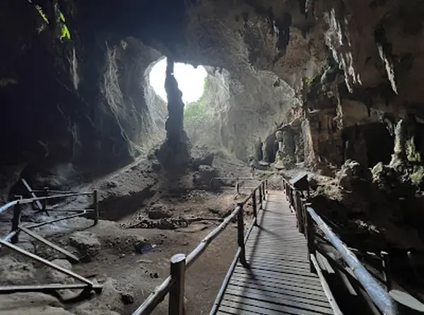Khao Khanap Nam (Khao Khanab Nam Caves)