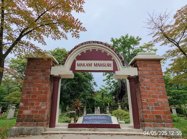 Makam Mahsuri (Mahsuri's Tomb & Cultural Centre) 2