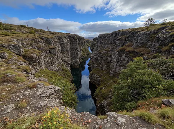 Peningagjá (Peningargjá) Fissure