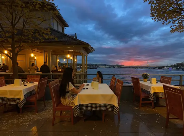 Boğaz kıyısında balık restoranı 4