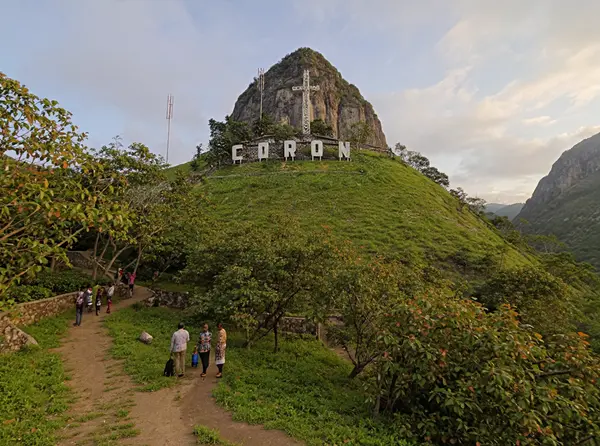 Mount Tapyas (Mt. Tapyas)