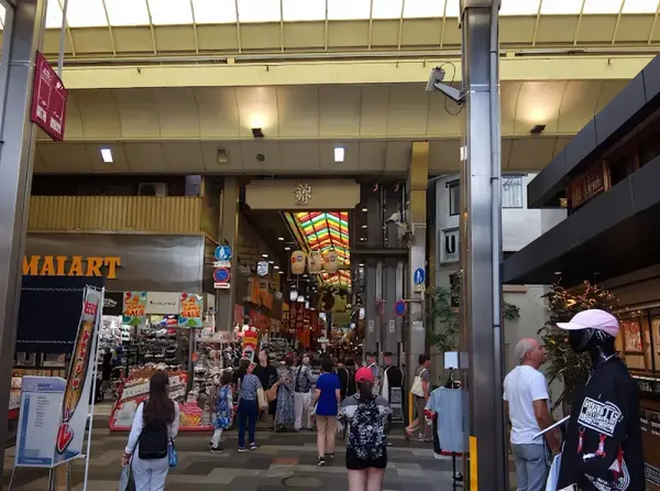 Nishiki Market (錦市場) - lively food market in downtown Kyoto