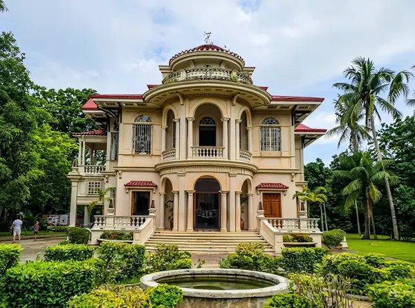 The Molo Mansion