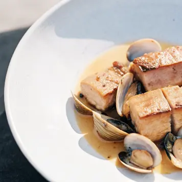 Carne de Porco à Alentejana