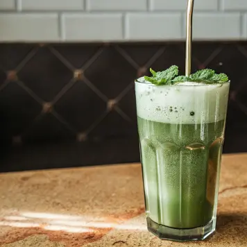 Moroccan mint tea (Atay bi Nana)