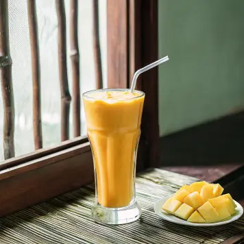 Mango Smoothie (Num Ansom Smoothie)