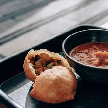 Kachori Sabzi