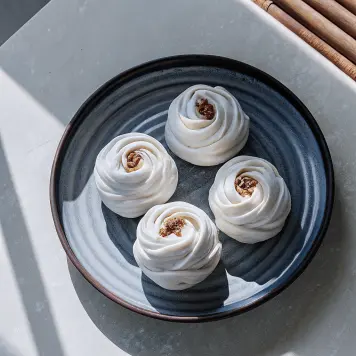 Banh Bao Banh Vac (White Rose Dumplings) Sweet Variation