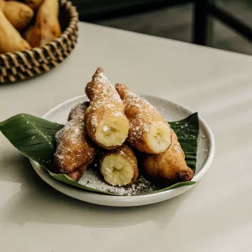 Maruya (banana fritters)