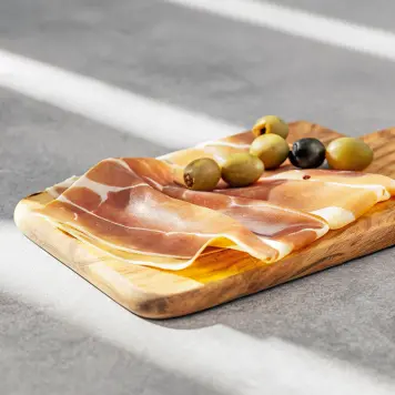 Kraški Pršut (Karst Prosciutto) with Olives