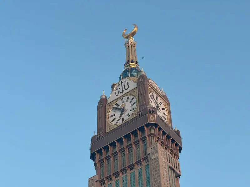 A stunning view of the Clock Tower at Abraj Al Bait, Mecca against a clear blue sky.