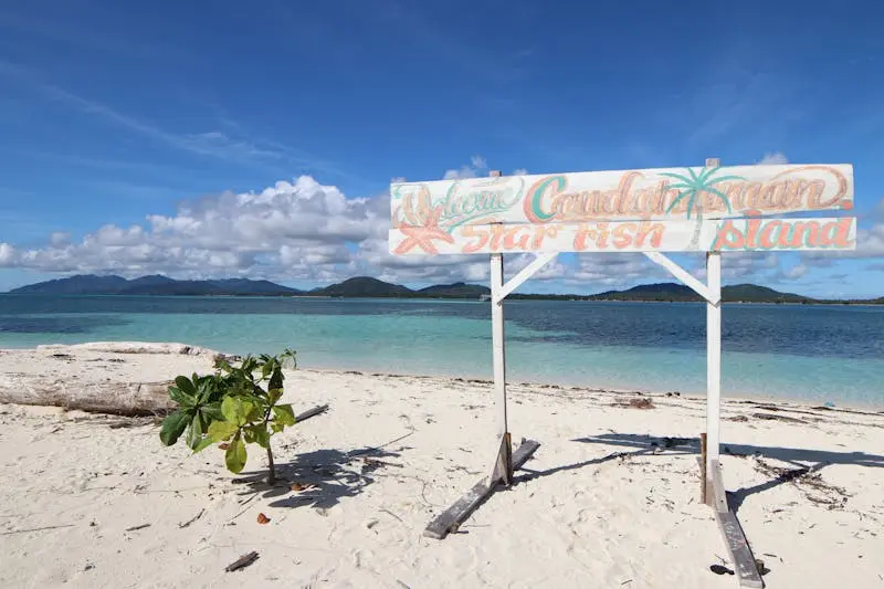 White sandy beach and clear blue waters at Candaraman Island in Balabac, Philippines.